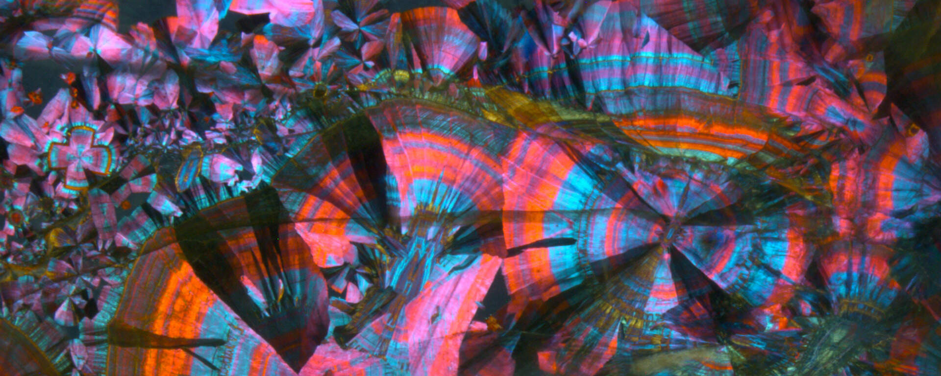 Epigenetic inclusion (probanly melanterite) in quartz, Brazil, crossed polarisers