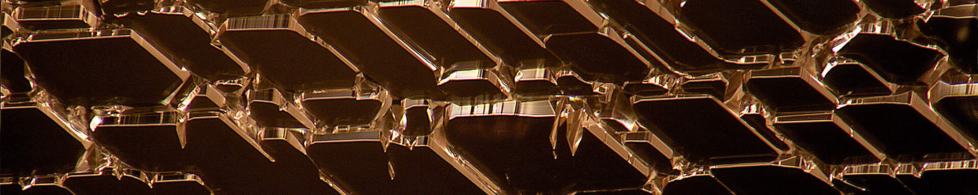 Structure in a healing fissure in topaz from Brazil