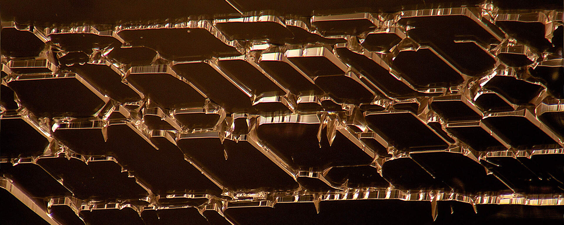 Structure in a healing fissure in topaz from Brazil